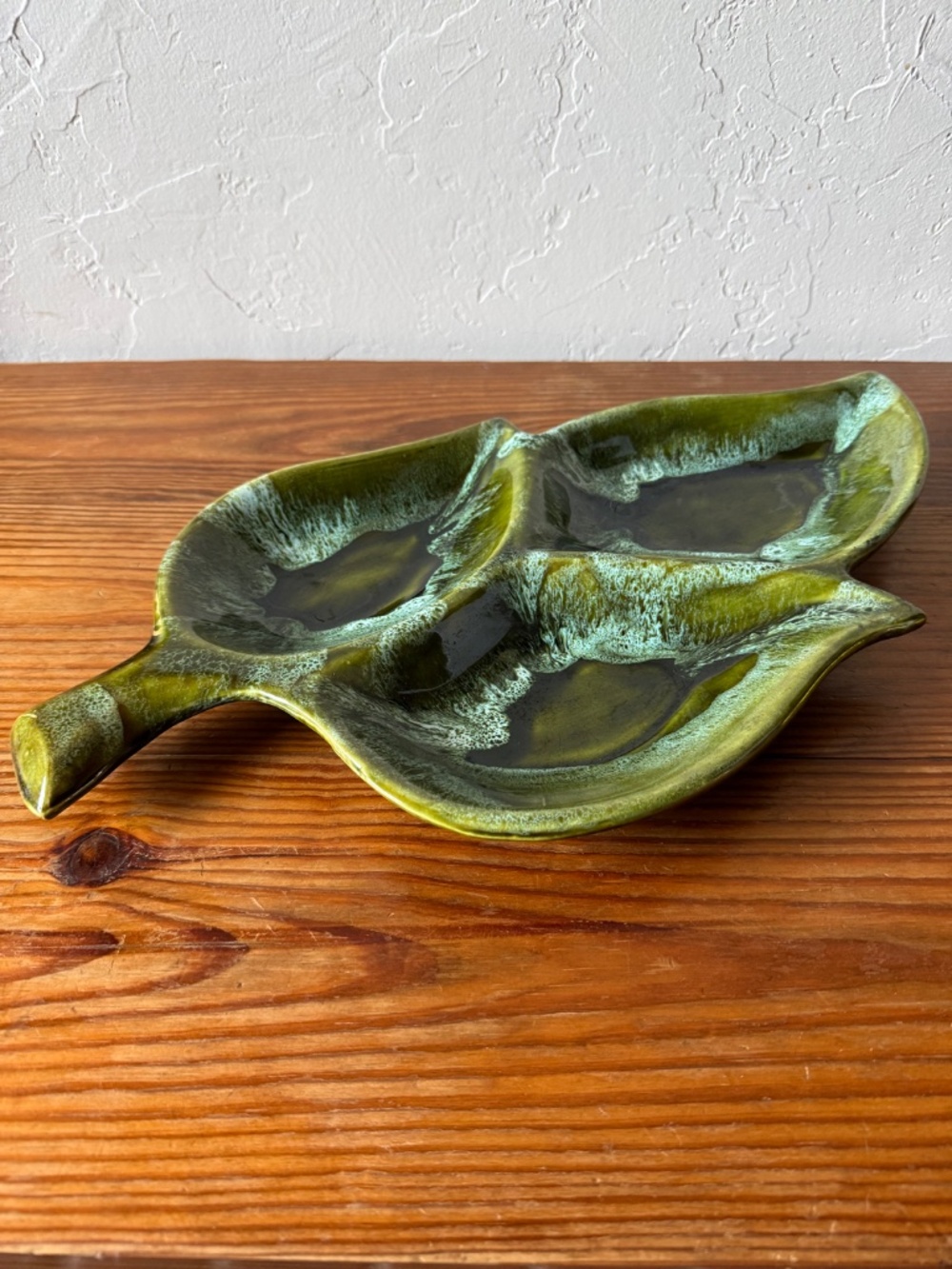 Mid-Century Modern 1960's Wade of California Pottery  Green Divided Leaf Dish - Picture 2 of 14